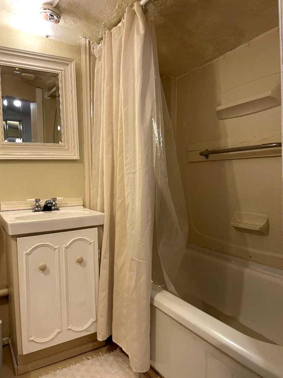 5123 50 Street Property Photo 10