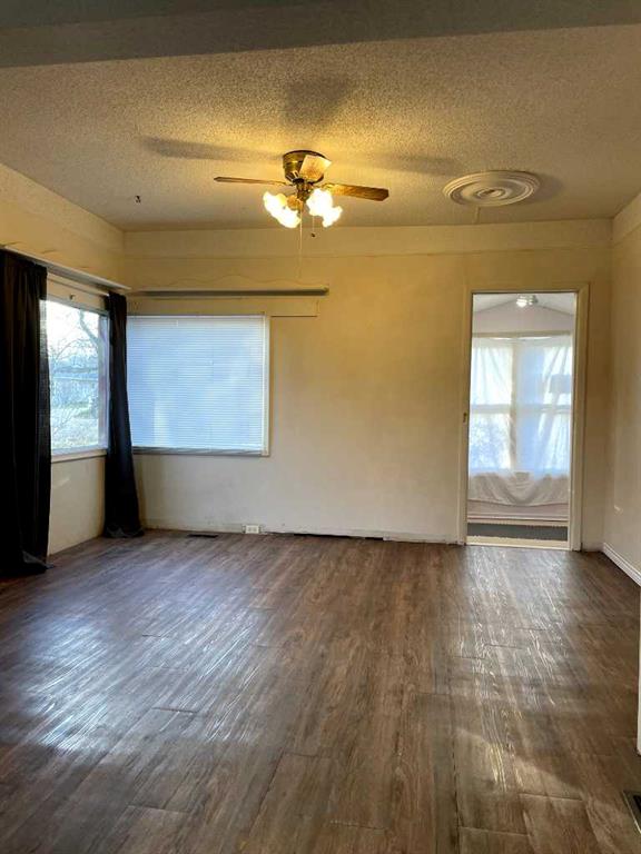 5123 50 Street Property Photo 15