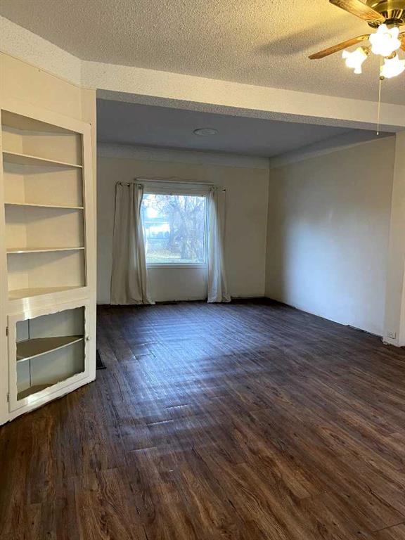 5123 50 Street Property Photo 17
