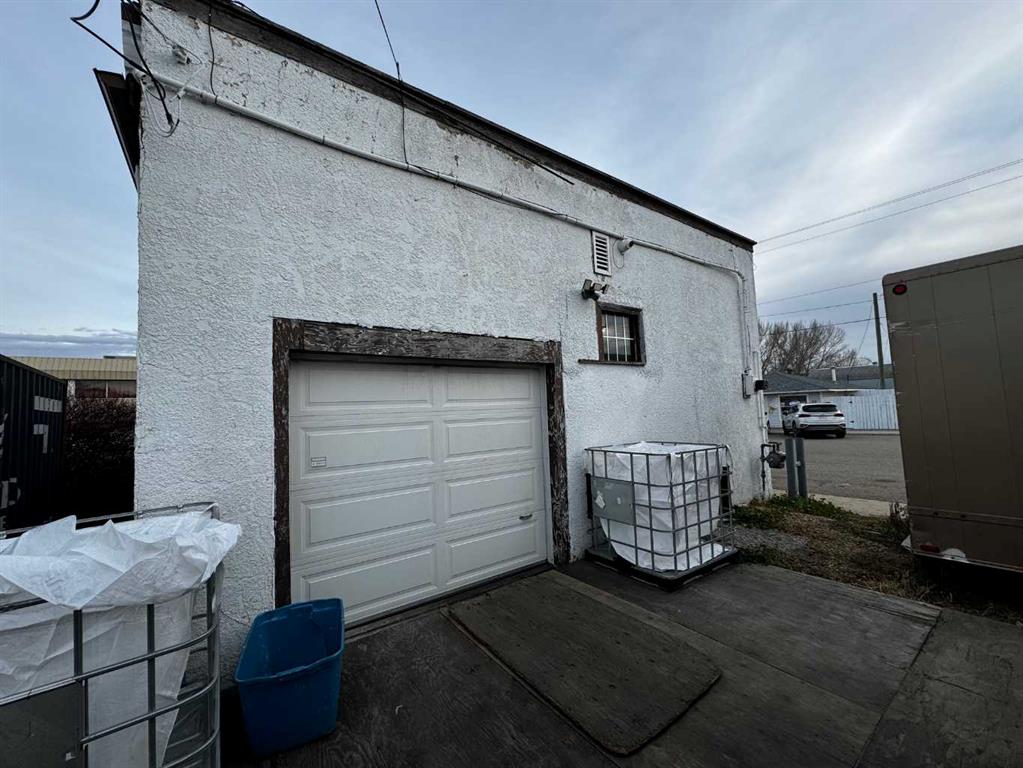 402 Caradoc Ave Property Photo 8