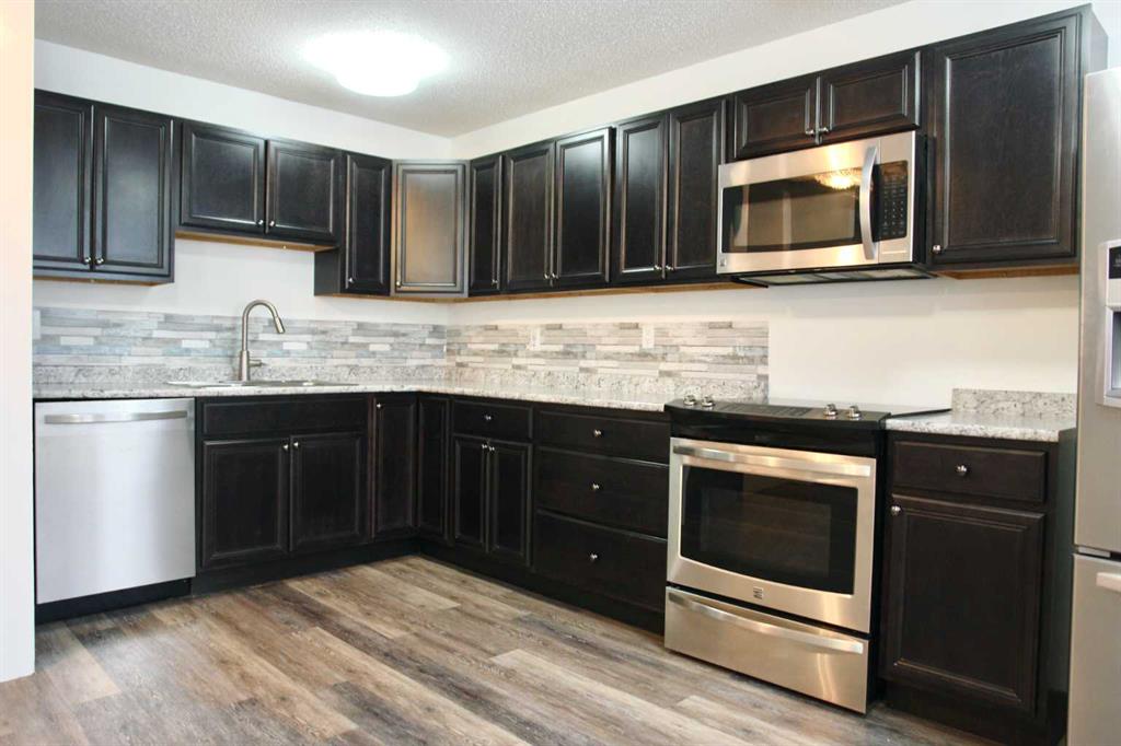 148 Rock Bay Property Photo 4