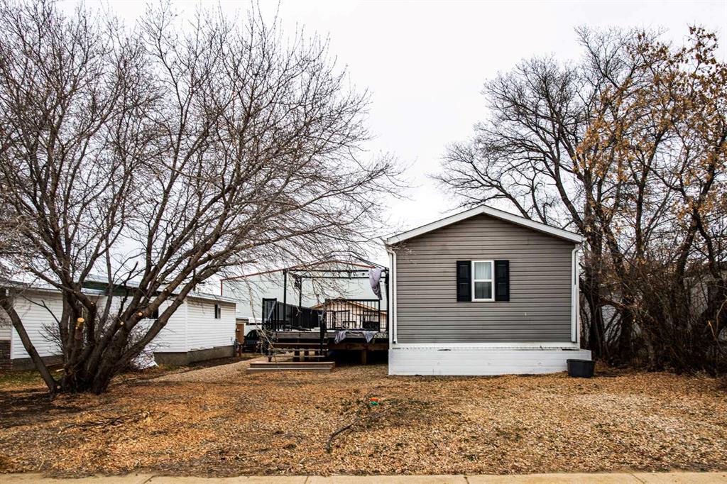 5032 49 Avenue Property Photo