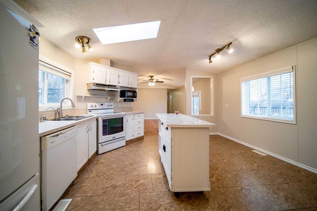 5032 49 Avenue Property Photo 8