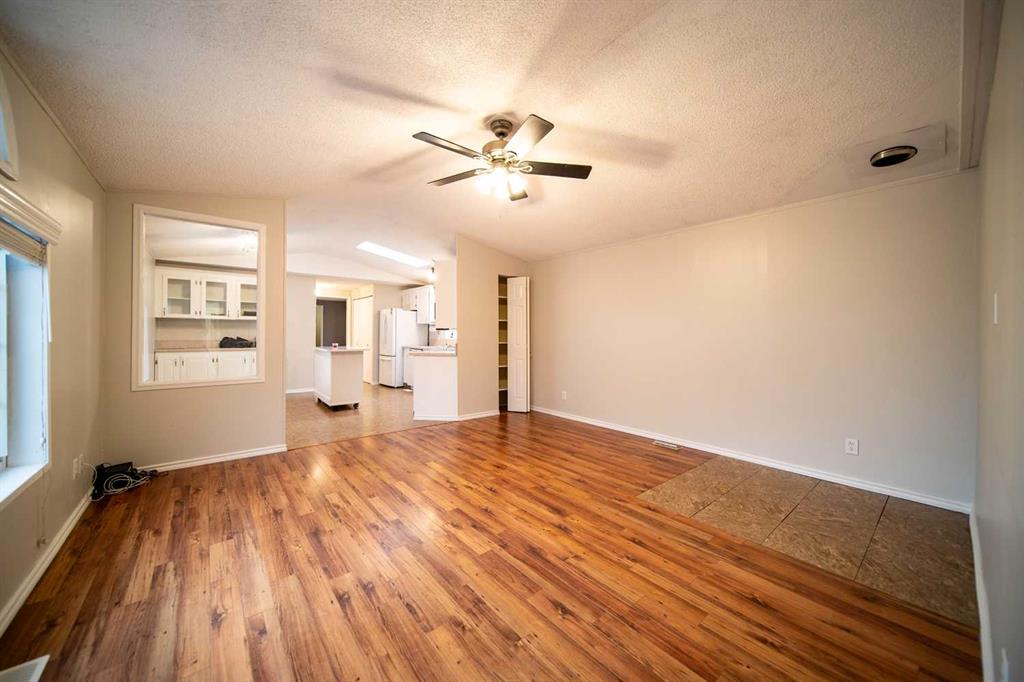5032 49 Avenue Property Photo 10