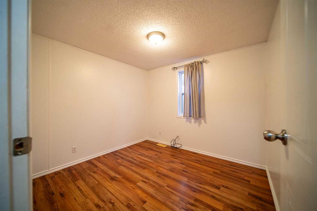 5032 49 Avenue Property Photo 11
