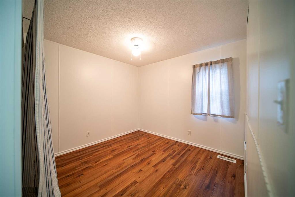 5032 49 Avenue Property Photo 12