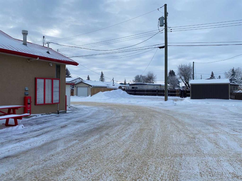 5715 51 Street Property Photo 6