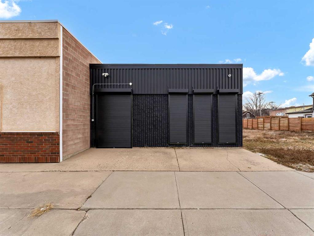 745 2 Street Property Photo 1