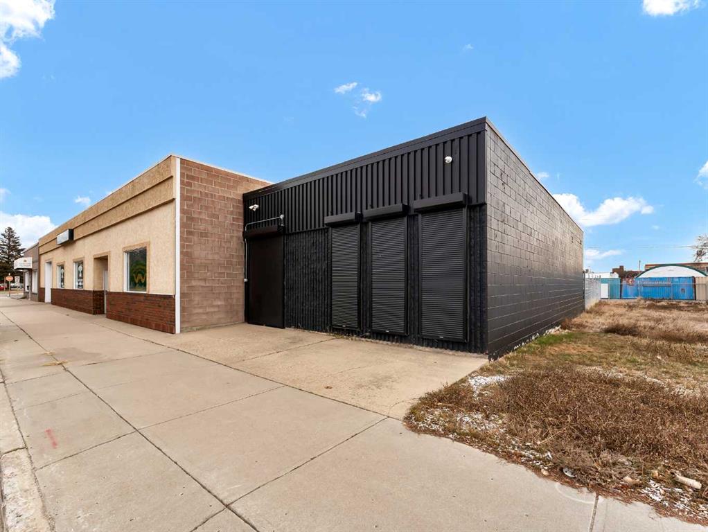 745 2 Street Property Photo 2