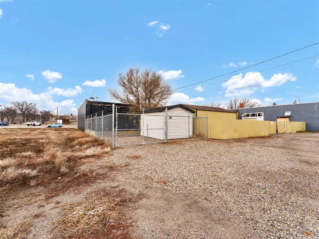 745 2 Street Property Photo 5
