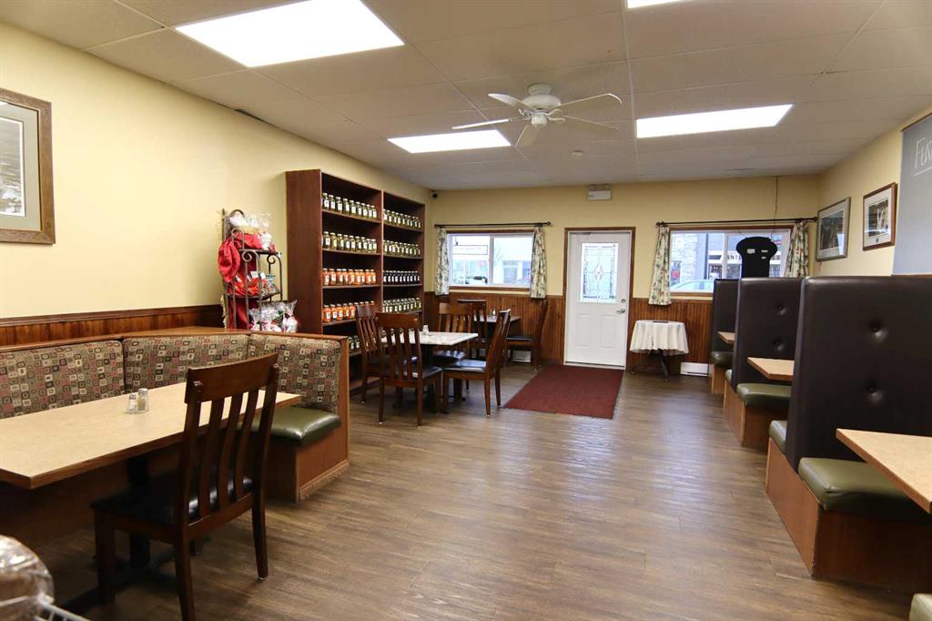 5026 51 Avenue Property Photo 2