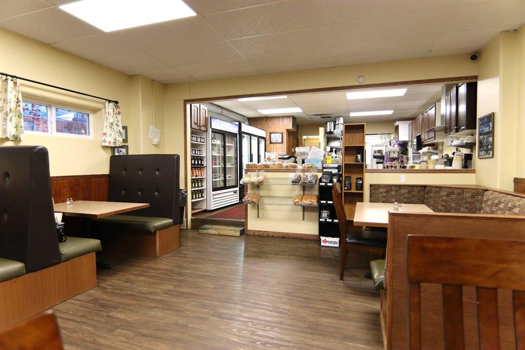 5026 51 Avenue Property Photo 4