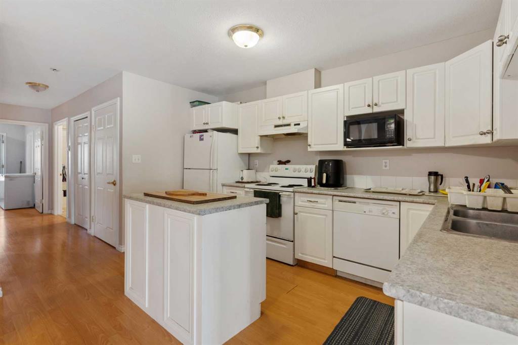 5121 50 Street Property Photo 4