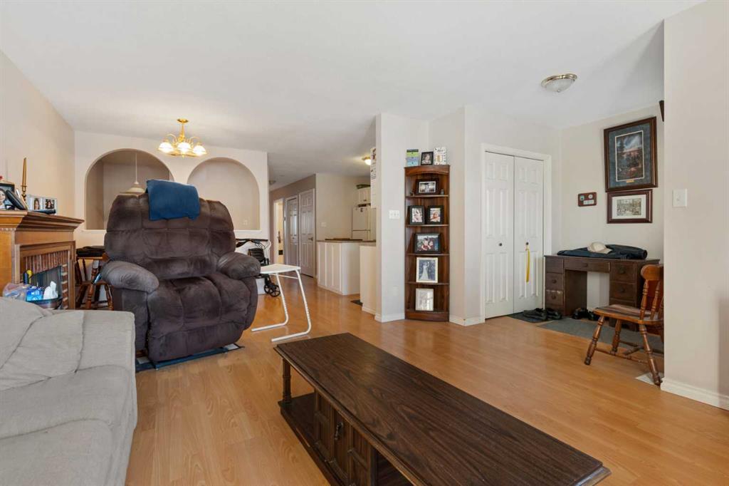 5121 50 Street Property Photo 7