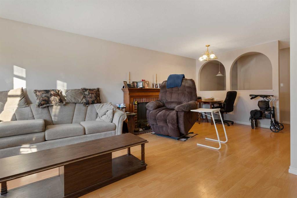 5121 50 Street Property Photo 8