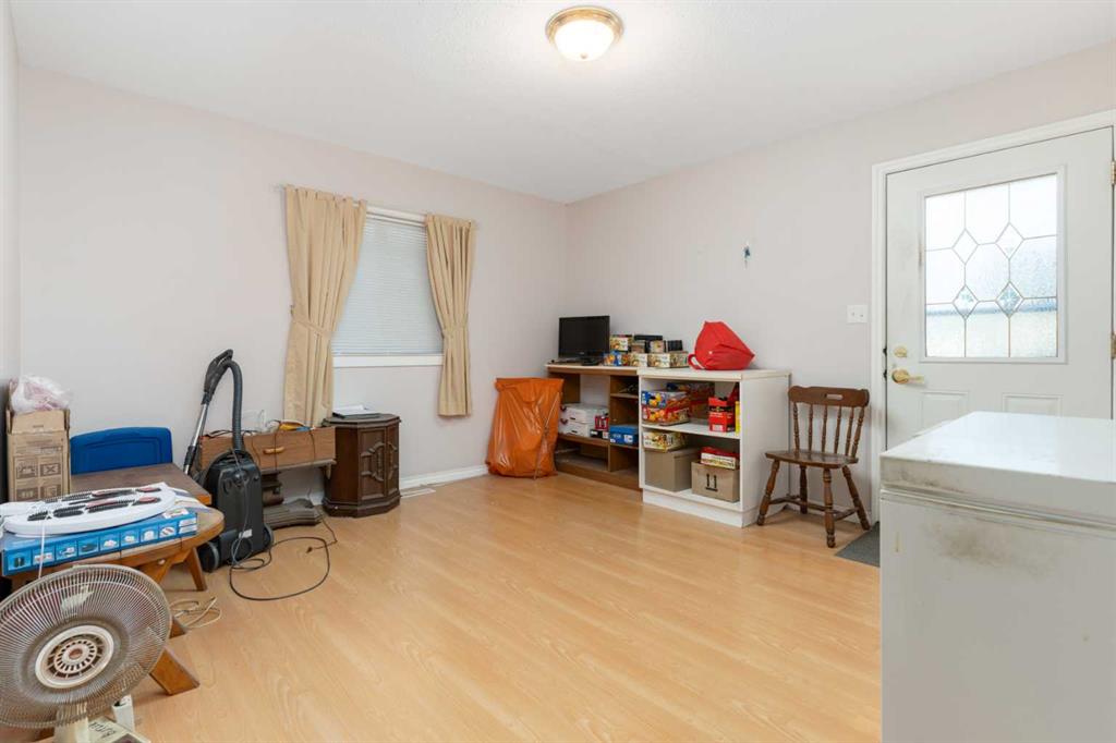 5121 50 Street Property Photo 11