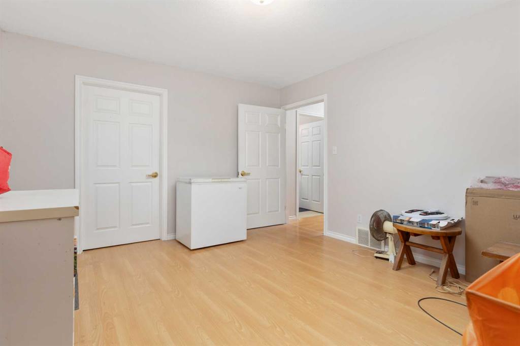 5121 50 Street Property Photo 12