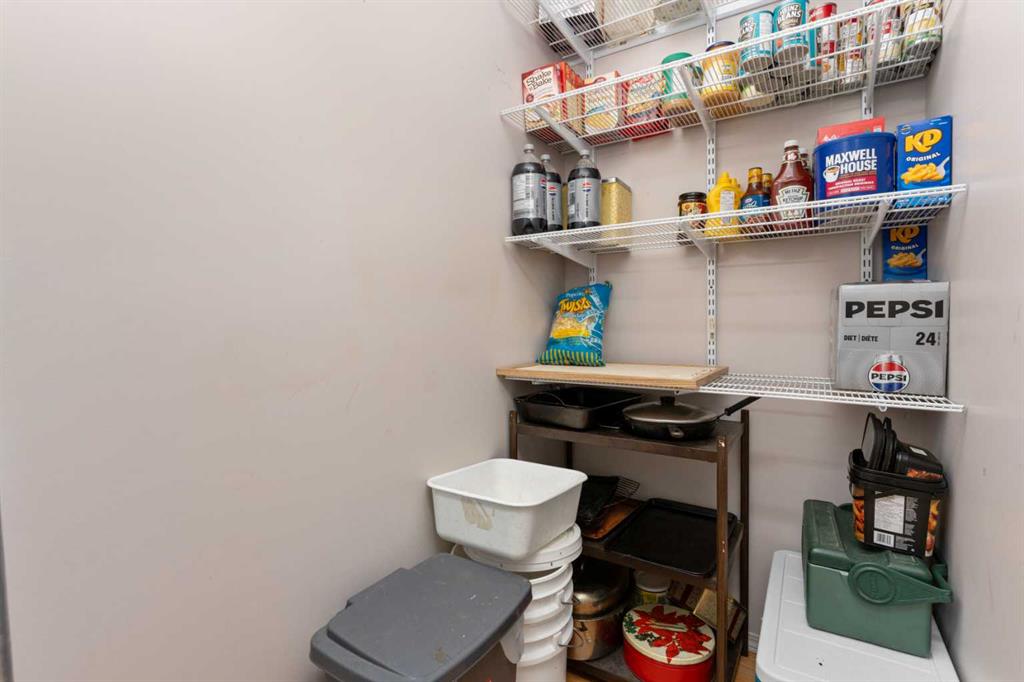 5121 50 Street Property Photo 14