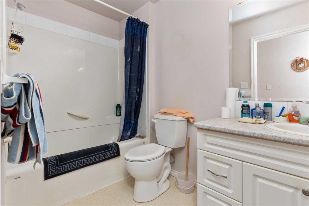 5121 50 Street Property Photo 15