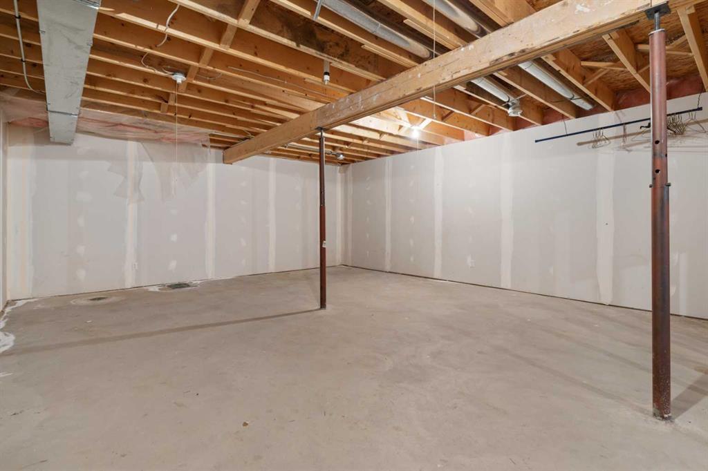 5121 50 Street Property Photo 19