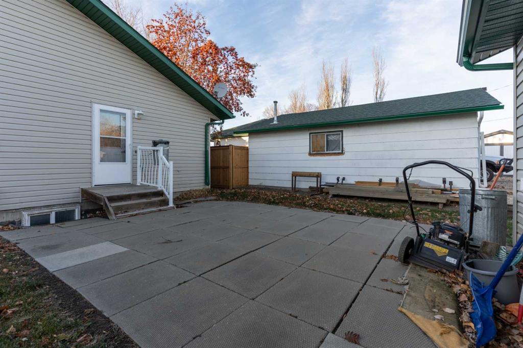 5121 50 Street Property Photo 22