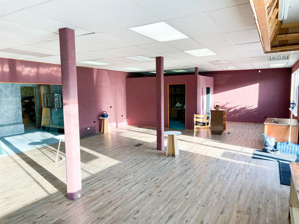 5011 50 Avenue Property Photo 3