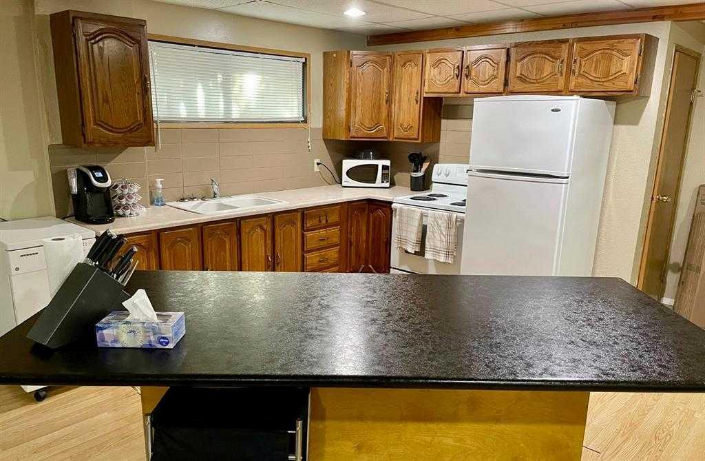 10024 103 Avenue Property Photo 11