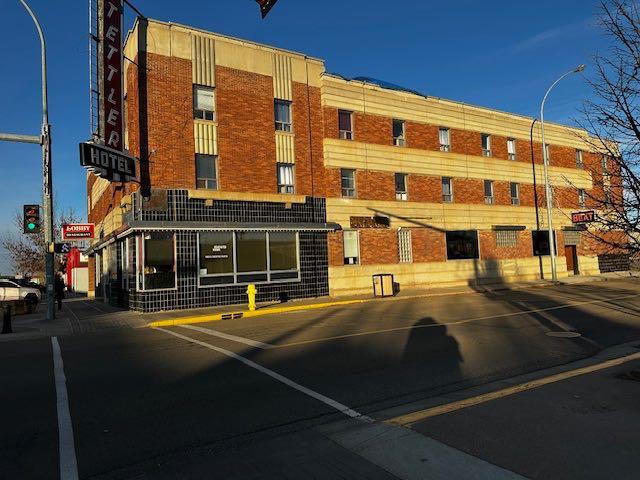 5001 50 Street Property Photo 2