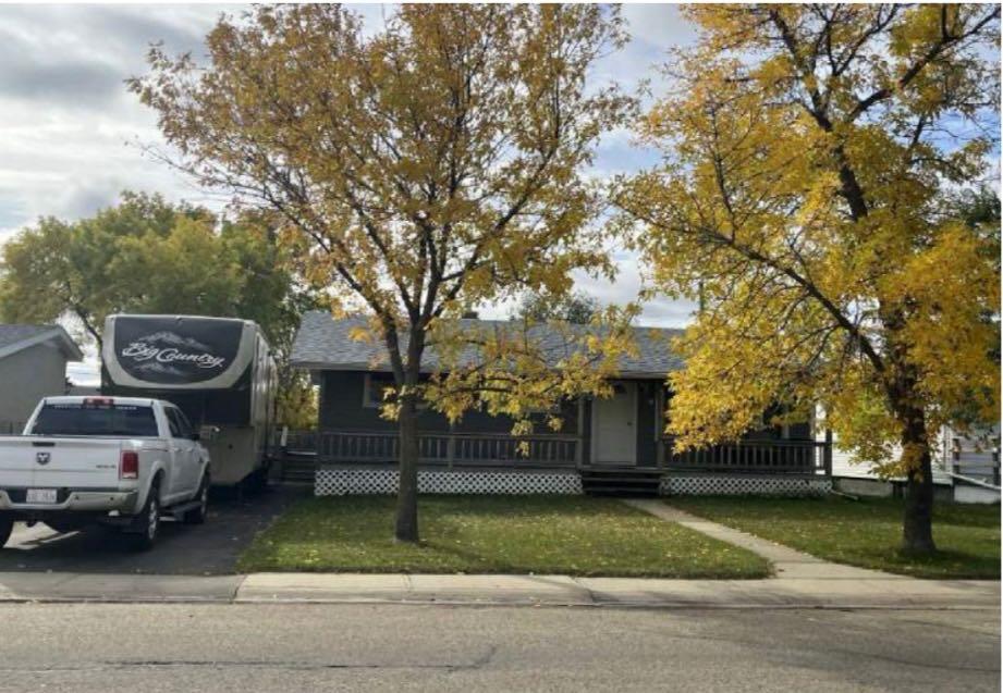 5713 46 Avenue Property Photo