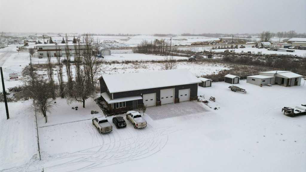 22904 110 Avenue Property Photo 2