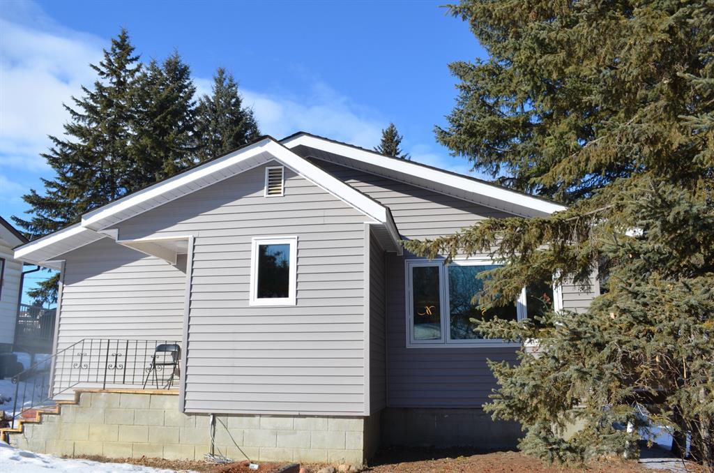 4913 54 Street Property Photo