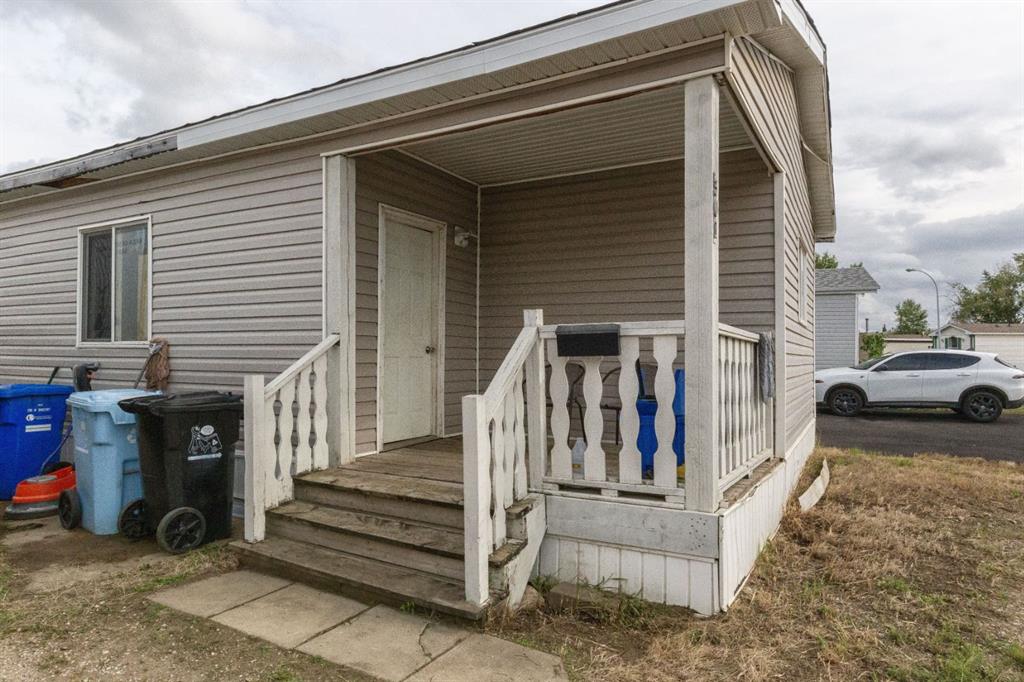301 Grenfell Crescent Property Photo 1