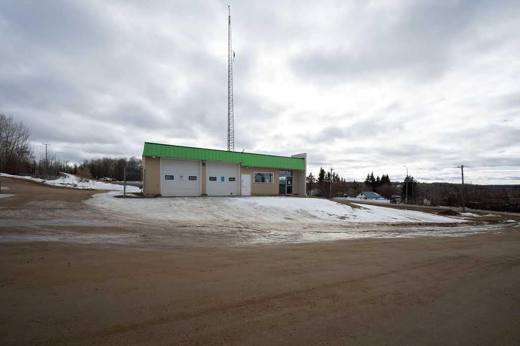 4004 50 Avenue Property Photo
