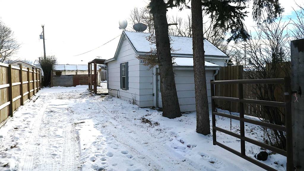 220 Armstrong Street Property Photo