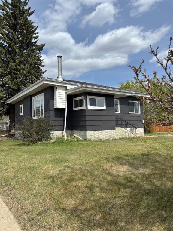 5514 50, 5510 50 Ave Property Photo