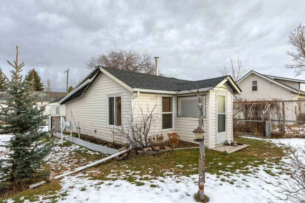 5317 52 Street Property Photo