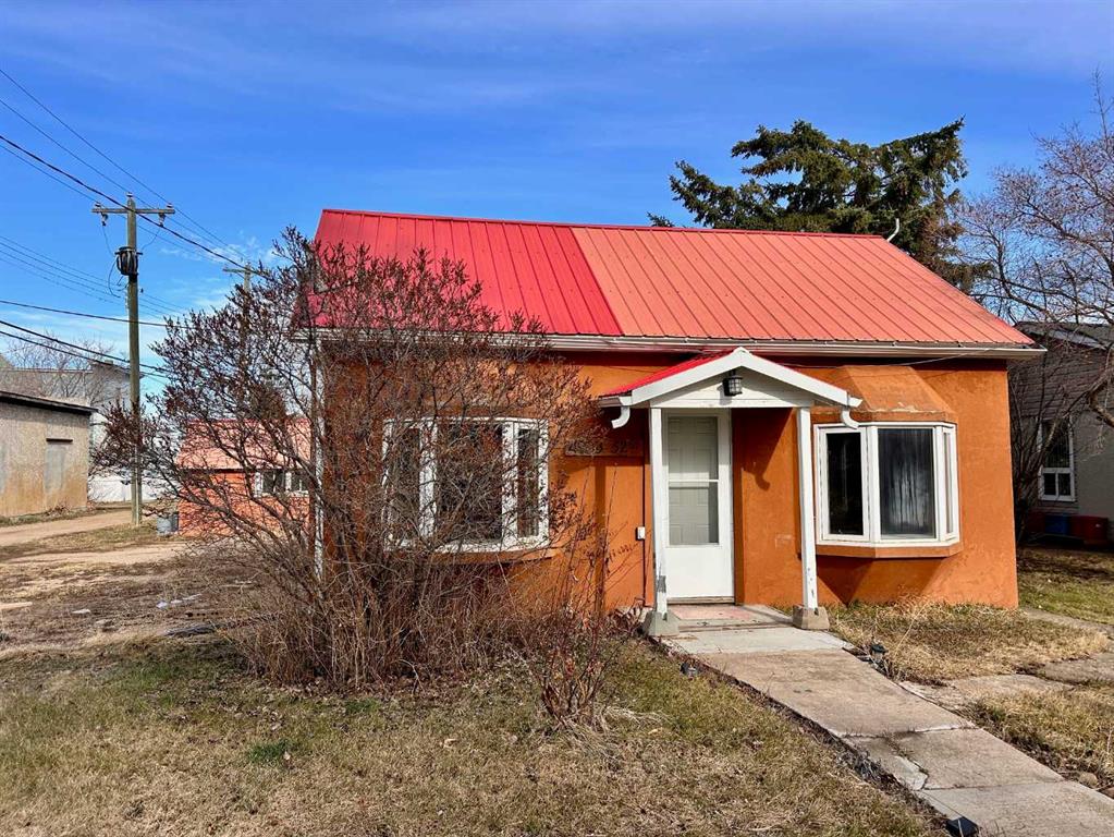 4923 52 Street Property Photo