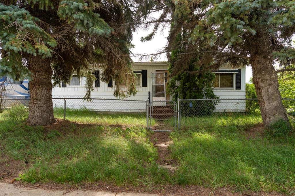 4911 54 Avenue Property Photo