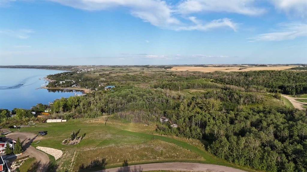 8 Whitetail Close Property Photo 1
