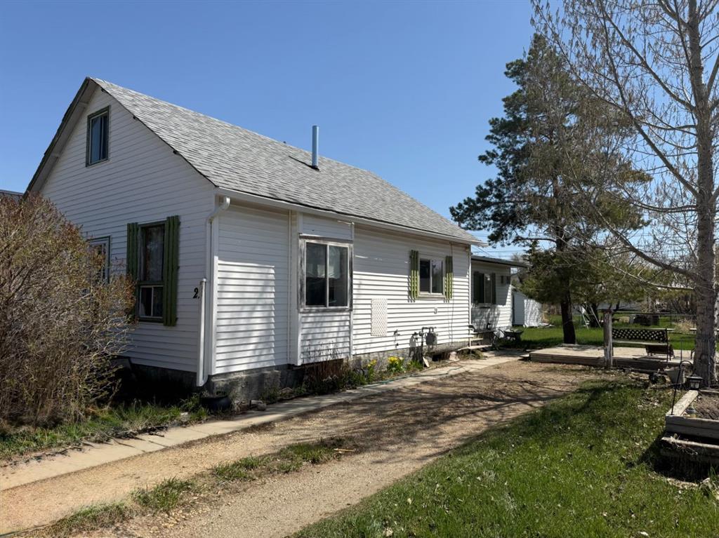 221 2 Ave E Avenue Property Photo