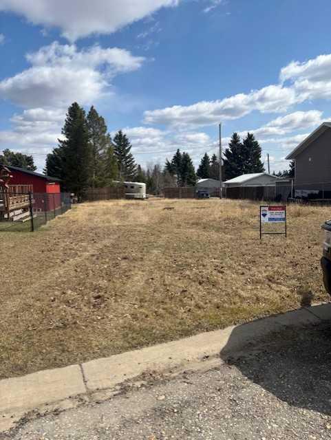 5125 52 Street Crescent Property Photo 1