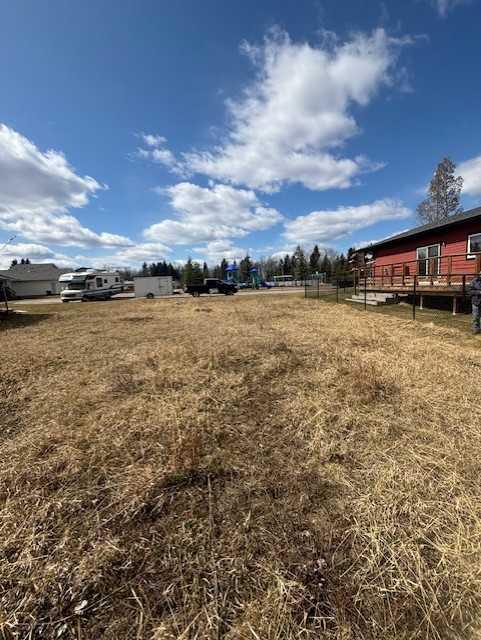 5125 52 Street Crescent Property Photo 3