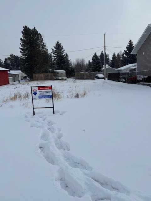 5125 52 Street Crescent Property Photo 5