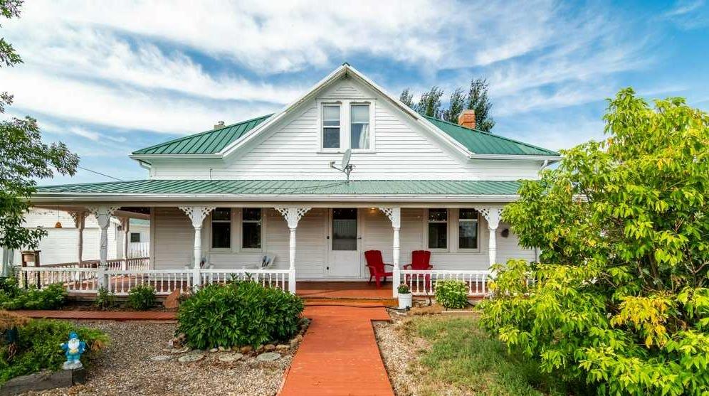 310 2 Avenue Property Photo
