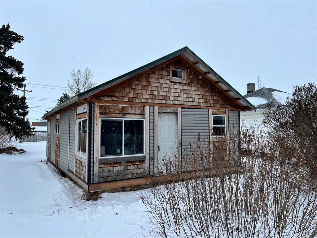 4605 50 Street Property Photo