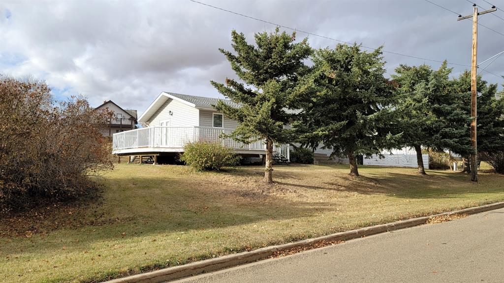 5002 45 Street Property Photo