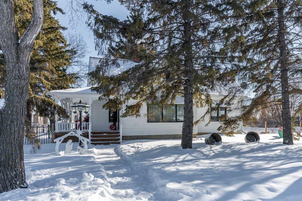 5037 52 Street Property Photo