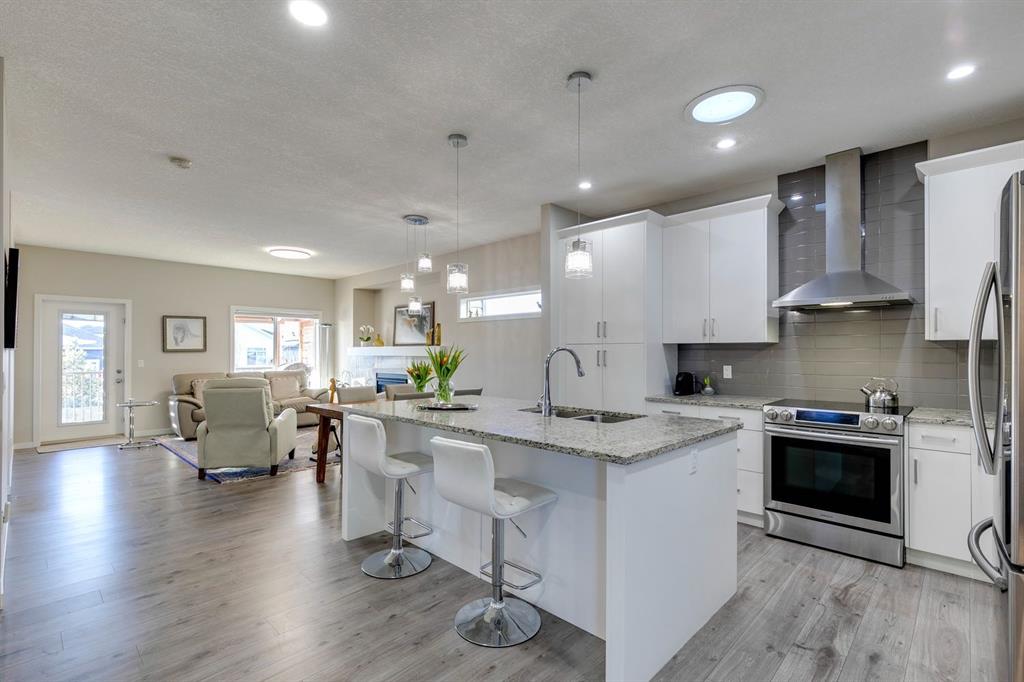 8 Drake Landing Street Property Photo 1