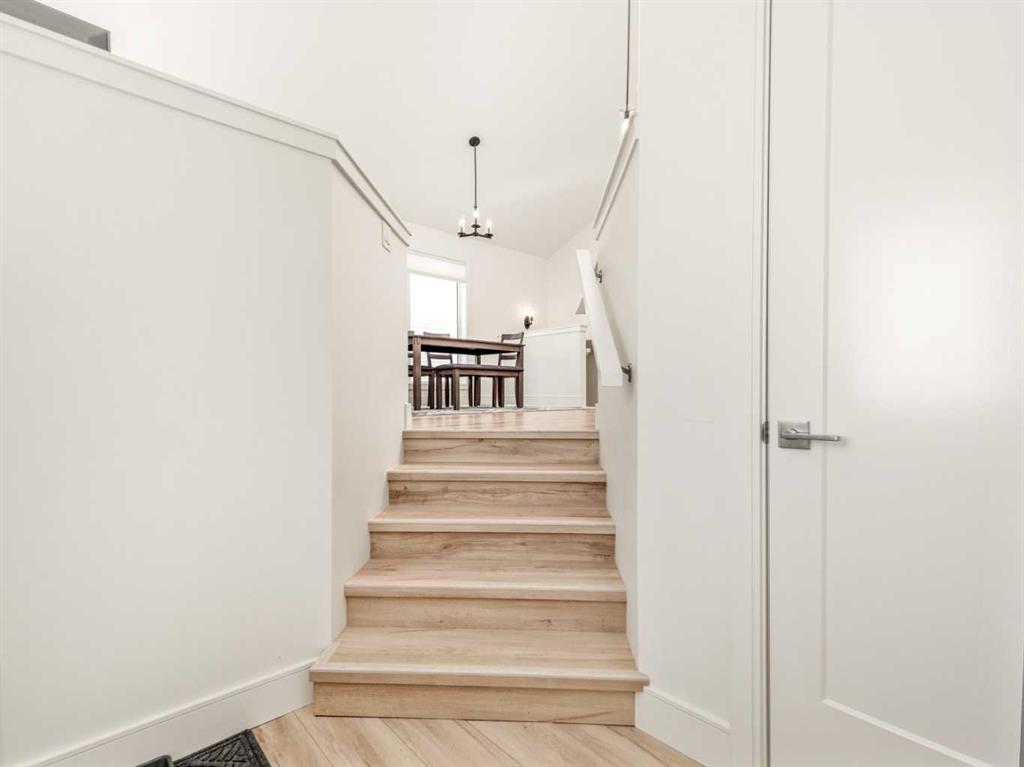 2506 46 Street Property Photo 2