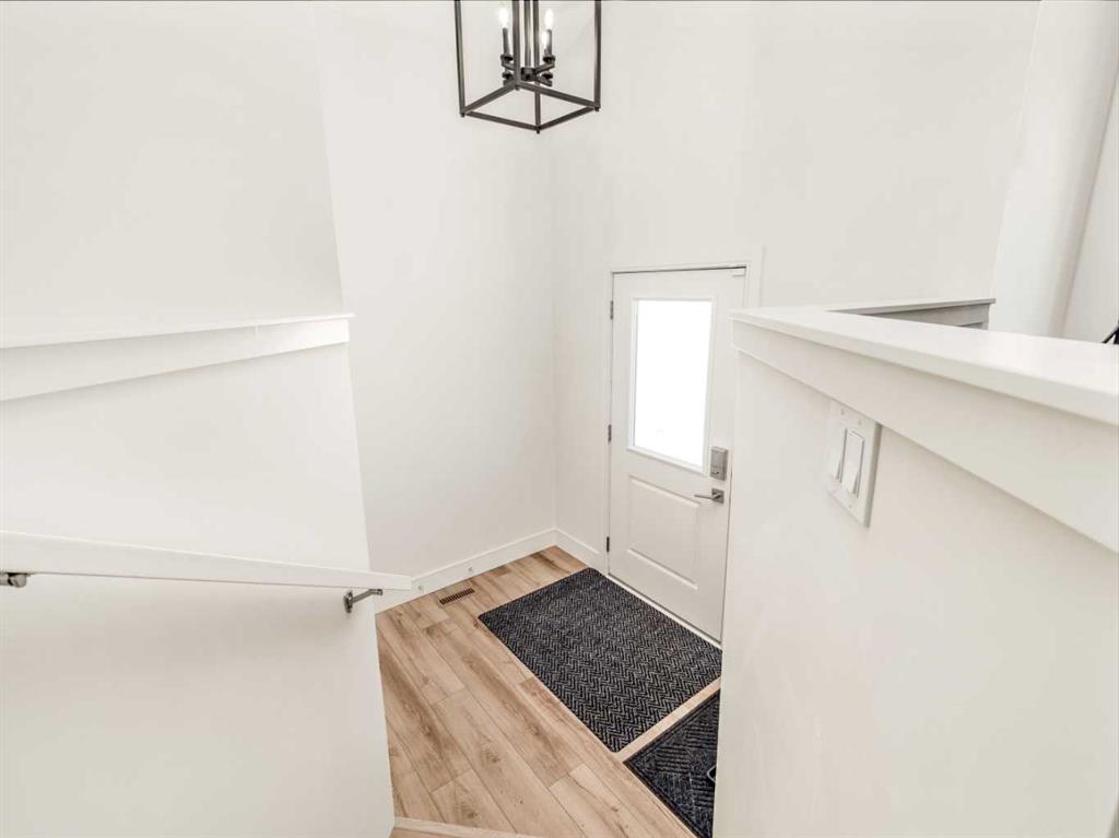 2506 46 Street Property Photo 3